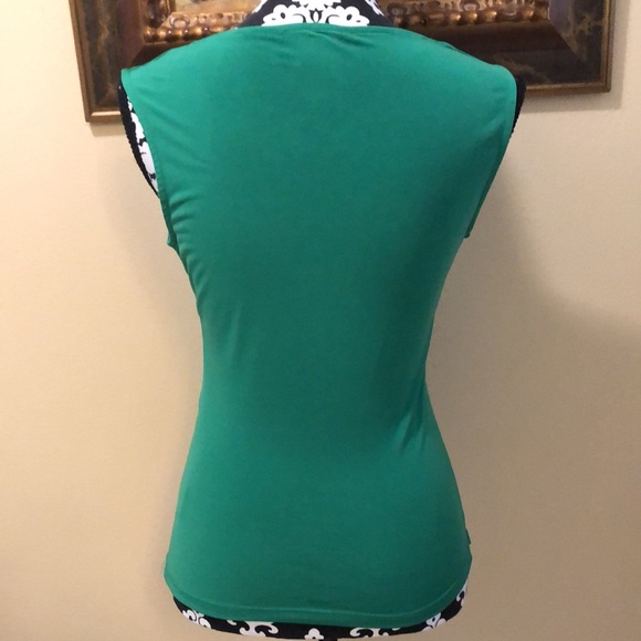 💚 Bar III Stretchy V-Neck knot sleeveless top - Picture 4 of 8